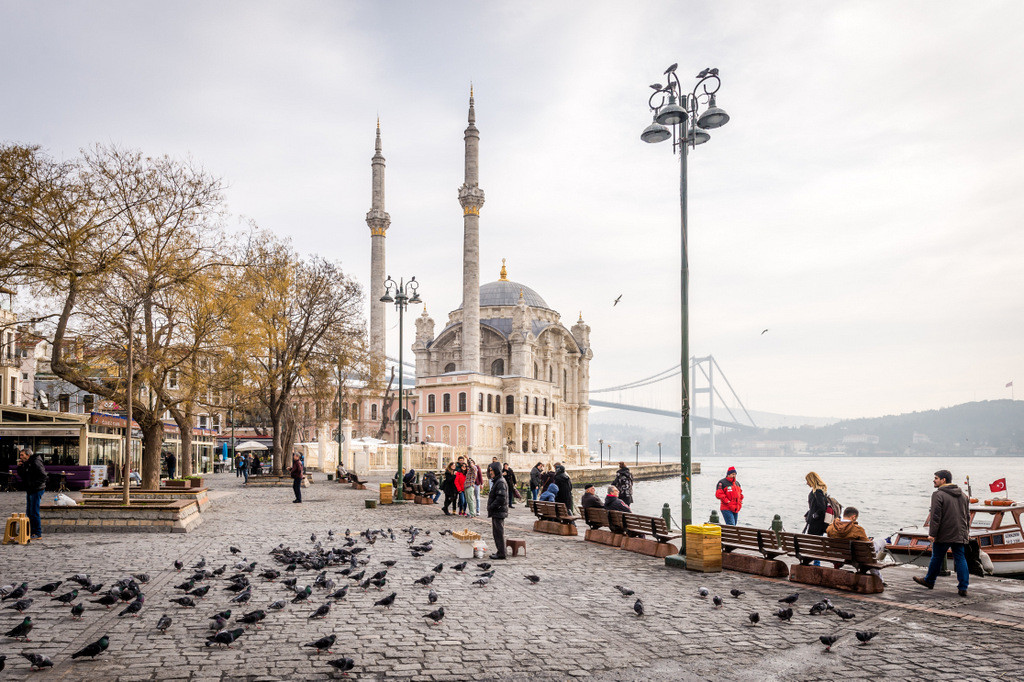 Ortaköy Meydanı ve Güvercinler