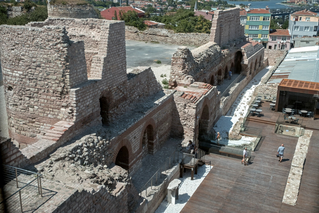 Eski bir Bizans yapısı olan Tekfur Sarayı